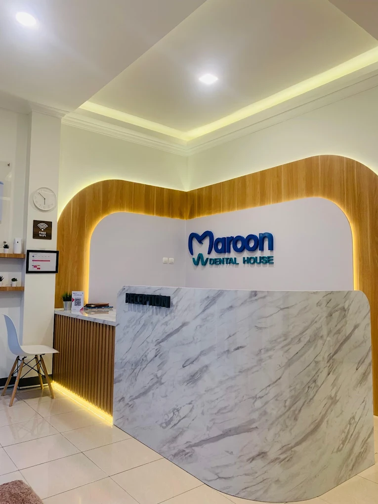 Resepsionis Maroon Dental House - Klinik Gigi Depok Bogor