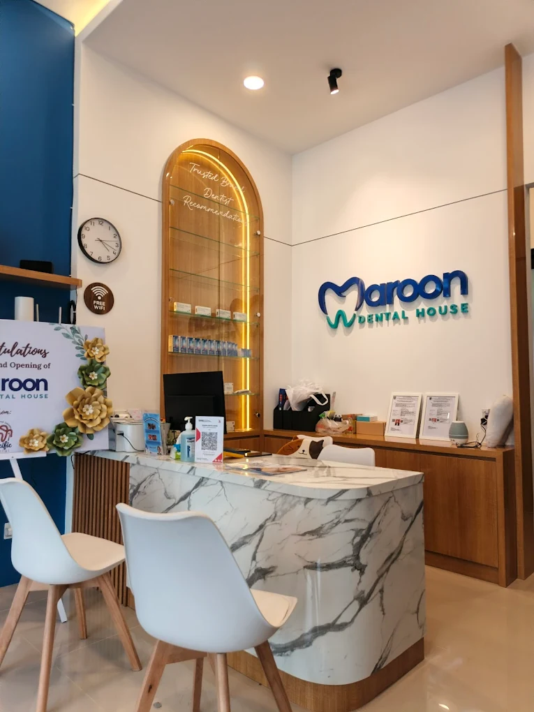 Resepsionis Maroon Dental House cabang Gunung Sindur Bogor